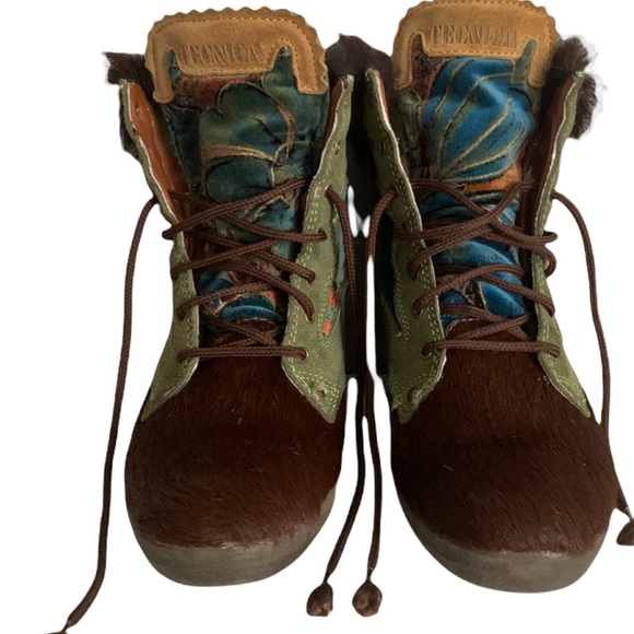 HOST PICK!! Tecnica 100% real fur Italian boots - Picture 2 of 10